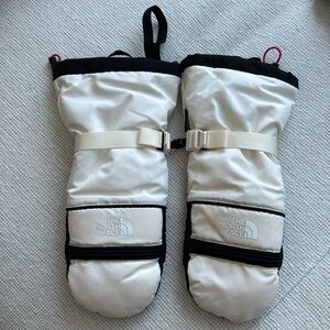 LIKE NEW The North Face Montana Ski Mittens in White Dune